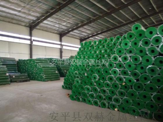 养鸡围栏网绿色养殖铁丝网围栏圈地波浪状铁丝网护栏厂家直销