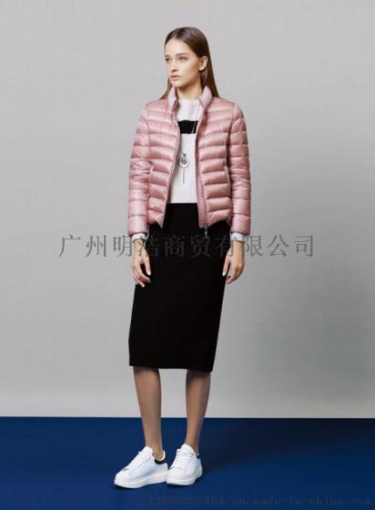 国内品牌羽绒服 一线品牌女装折扣店 品牌剪标