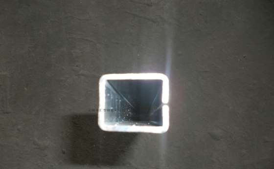 无锡中汇型钢有限公司生产建筑装潢型材，门窗等型材