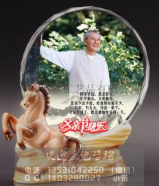 深圳技术学院毕业生纪念品定做，退休教师职工奖礼品，深圳定制水晶礼品摆件