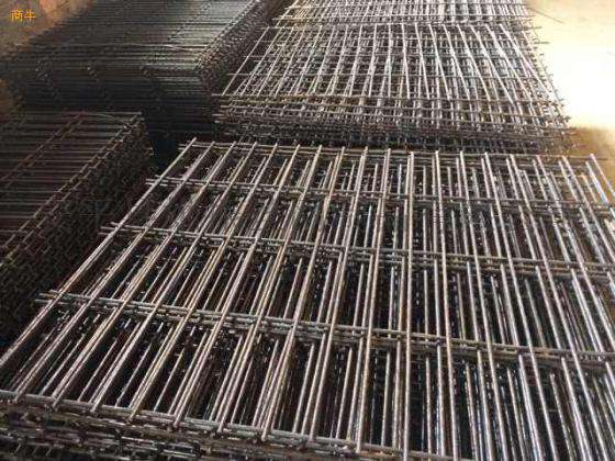 常年供应400#网孔4乘以20厘米建筑脚手架钢笆网片