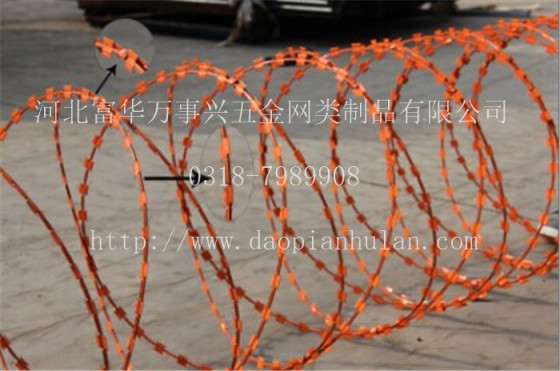 喷塑刀片刺绳   涂塑刀片刺网  PVC刀片刺绳